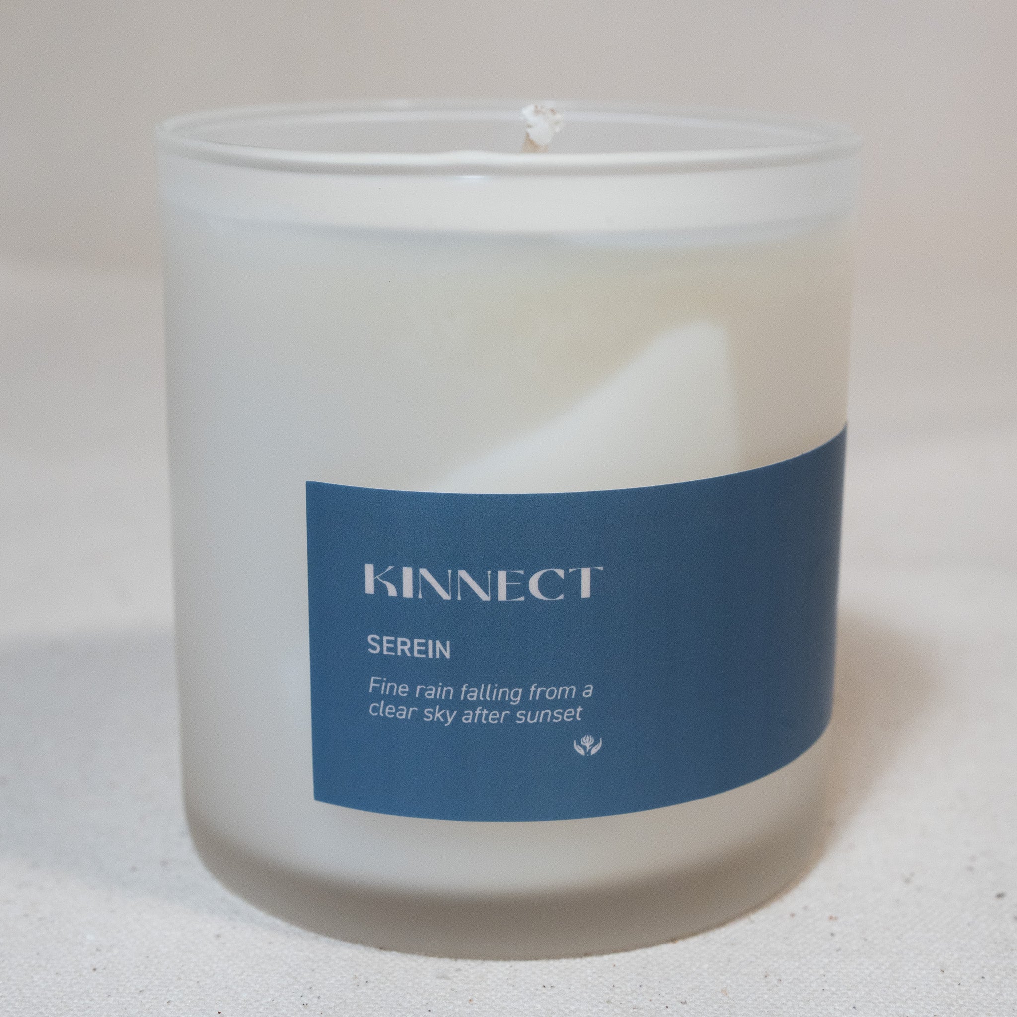 Serein Candle with a blue label featuring the brand 'KINNECT' on a light background