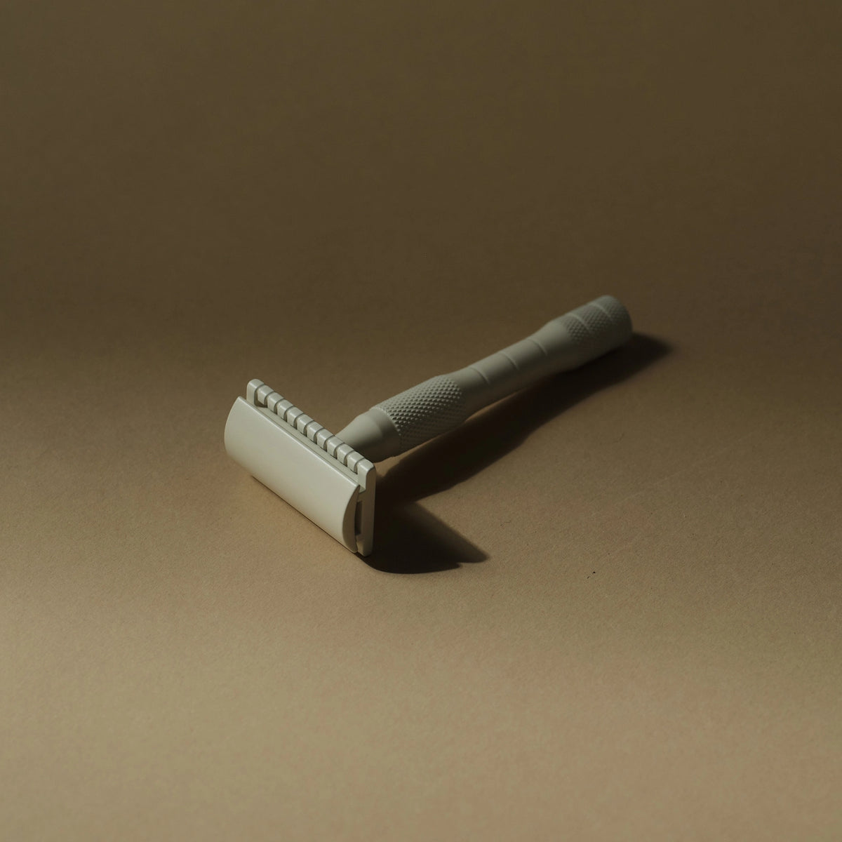Sustainable Brass Safety Razor - Cream