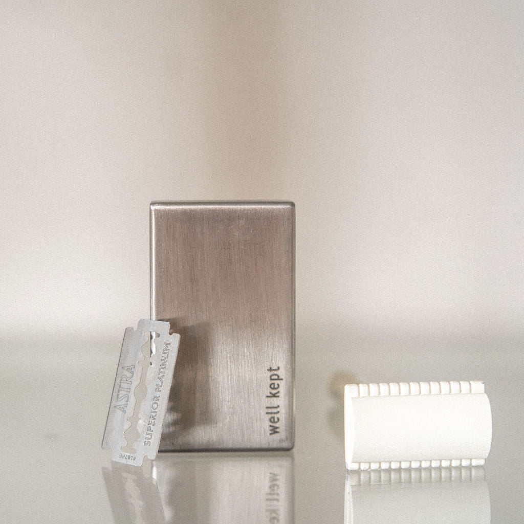 An alternate angle of the blade bank, blades, and well kept safety razor